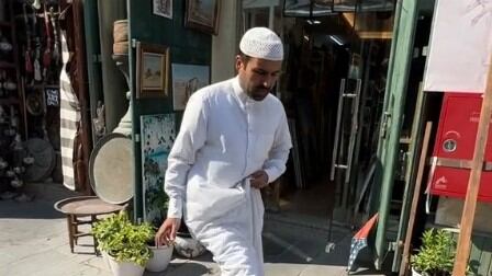 Youtuber ofrece dólares por hacer dominadas en Qatar