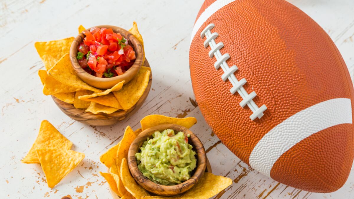 Venta de aguacate a EU lleva a queja de ambientalistas michoacanos de cara al Super Bowl