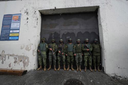 Diez presos muertos en un motín en cárcel de Quito, Ecuador