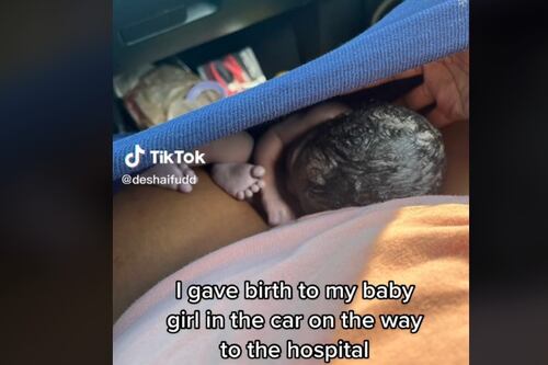 Iba al hospital con dolores de parto, pero tuvo a su bebé en el carro