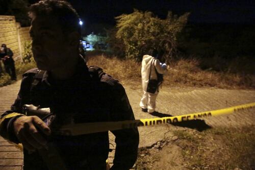 Vecinos evitan escape de hombre que mató a su hijastro con un martillo
