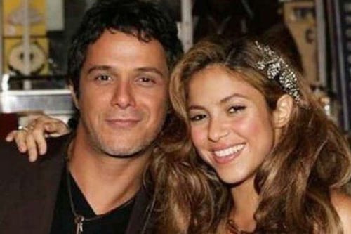 “Llévala al cielo por mí”, le dicen a Alejandro Sanz tras llegar solo a la fiesta de Shakira  