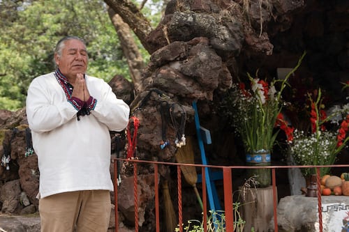 ¡Aun existen! Nahual trabaja rindiendo culto al Popocatépetl