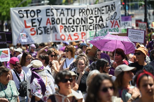 Todos con ataque: Trabajadoras sexuales amenazan con publicar lista de clientes políticos si se aprueba abolición de la prostitución en España