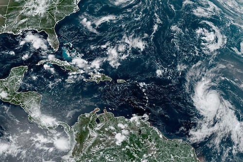 Huracán Lee causa fuertes marejadas en noreste del Caribe en su avance por el Atlántico