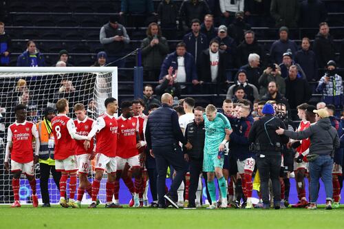 Aficionado del Tottenham es vetado por agredir a portero del Arsenal