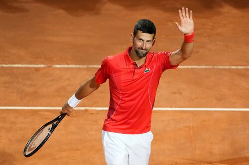 Djokovic gana su primer duelo en Italia tras casi un mes alejado de la cancha