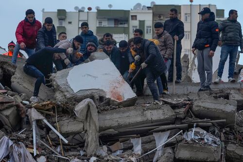 Hombre sobrevivió 278 horas después del terremoto en Turquía