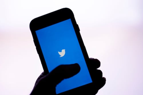 Twitter suspende otra cuenta de periodista del Washington Post
