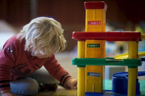 Quiso aportar y arruinó: mujer fue a buscar a hijo de una amiga al jardín, pero se equivocó de niño