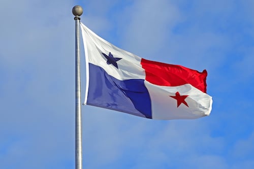 Cae autobús de migrantes por un precipicio en Panamá; hay 33 muertos y 23 heridos