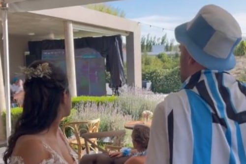 Celebran su boda viendo partido de Argentina en el Mundial y se hacen virales