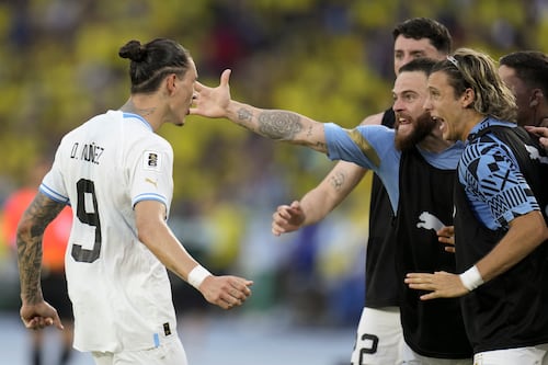 Uruguay rescata empate ante Colombia en el descuento de partido de eliminatorias