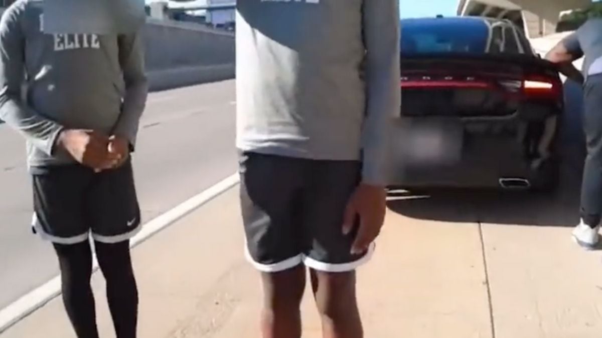 Policía detiene y encañona a familia negra por error en Texas.