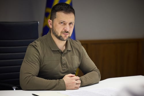 Zelenski echa para atrás las elecciones en 2024 porque la población “no apoya” la idea