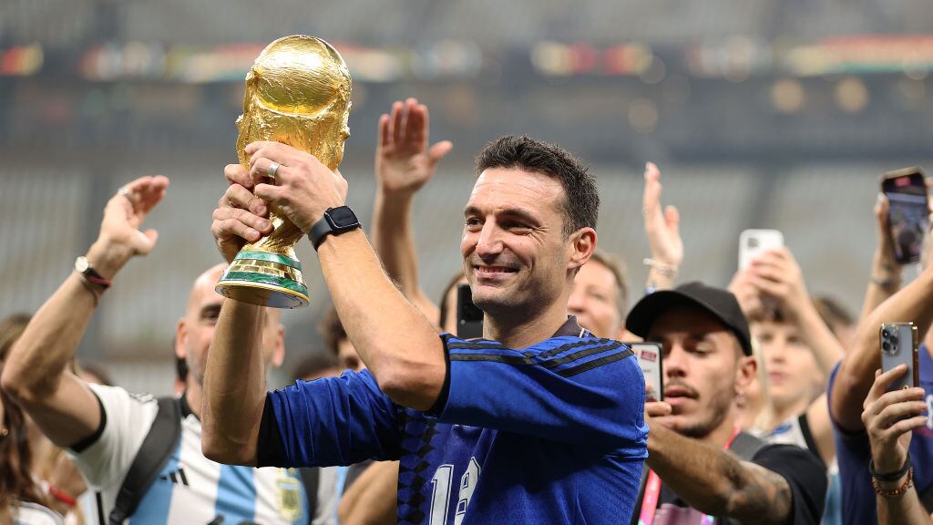 El presidente de la Asociación del Fútbol Argentino, Claudio Tapia, aseguró la continuidad del director técnico Lionel Scaloni al frente de la selección