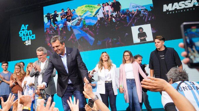 Mandatarios latinoamericanos felicitan a Massa por encabezar elecciones argentinas