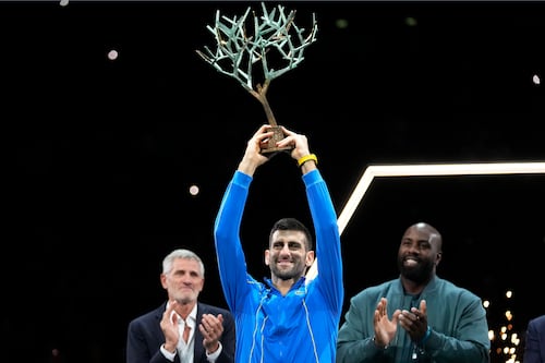 Djokovic gana su séptimo título en el Masters de París; supera 6-4, 6-3 a Dimitrov