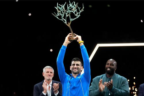 Djokovic gana su séptimo título en el Masters de París; supera 6-4, 6-3 a Dimitrov