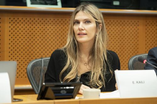 Destituyen a vicepresidenta de la Eurocámara por sobornos por parte de Qatar