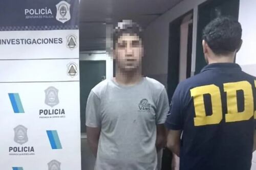 Detienen a hacker de 20 años que extorsionó a hombre de 66 para no divulgar sus fotos íntimas