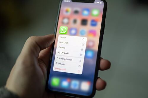 WhatsApp implementa función para fijar mensajes en los chats grupales