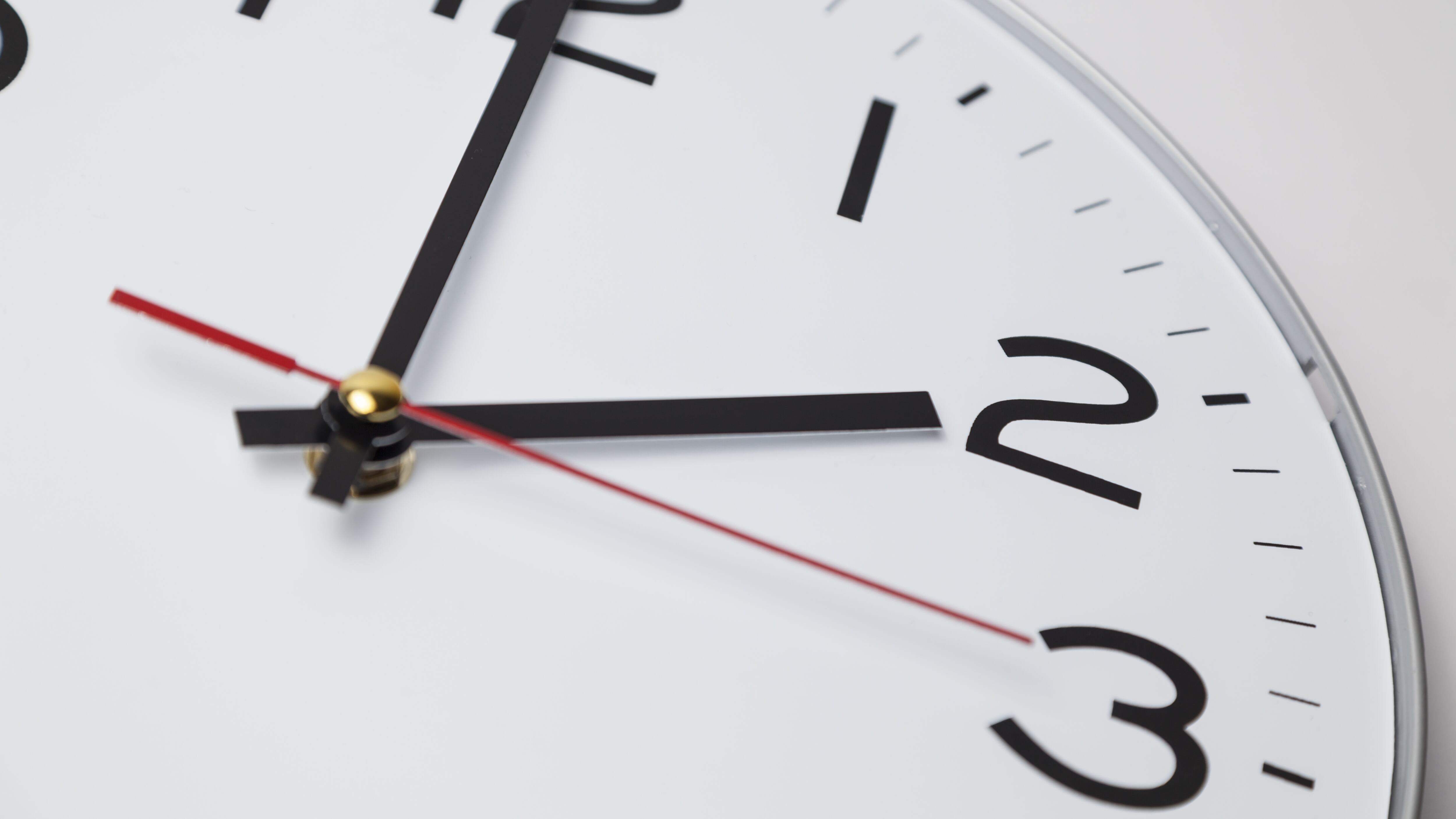 El reloj se adelantará una hora a las 02:00 horas del 12 de marzo.