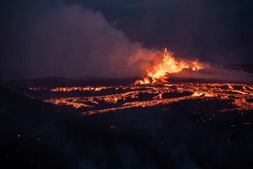 Terremotos sacuden a Islandia y elevan temor de una erupción volcánica