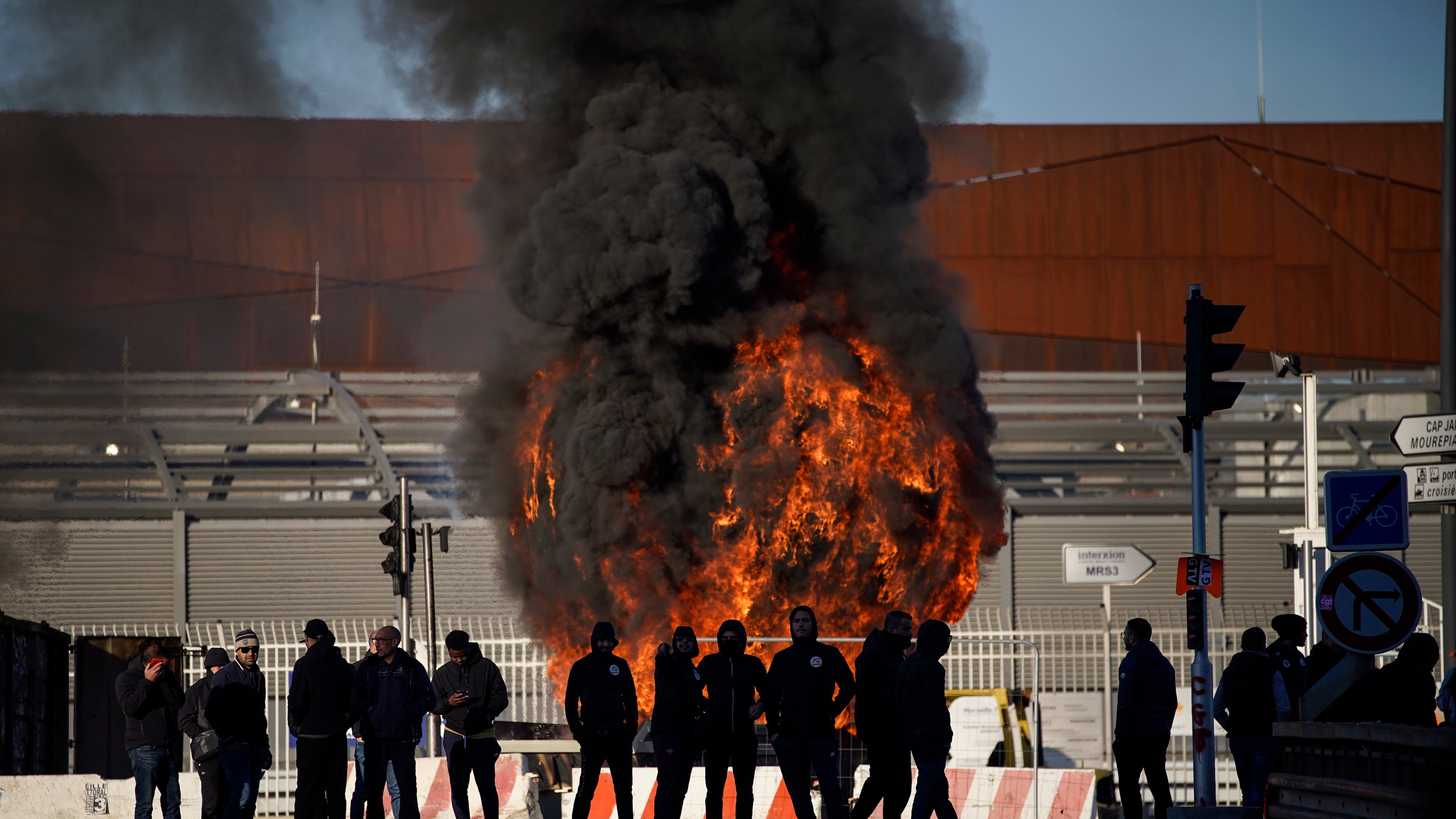 Gobierno francés señala a militantes de “ultraizquierda” como responsables de la violencia en las protestas