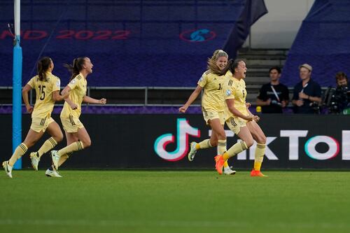 Bélgica avanza a cuartos en la Euro; Islandia e Italia quedan fuera