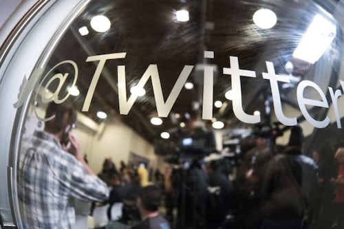 X (Twitter) introduce chats durante las retransmisiones en directo para la versión de escritorio