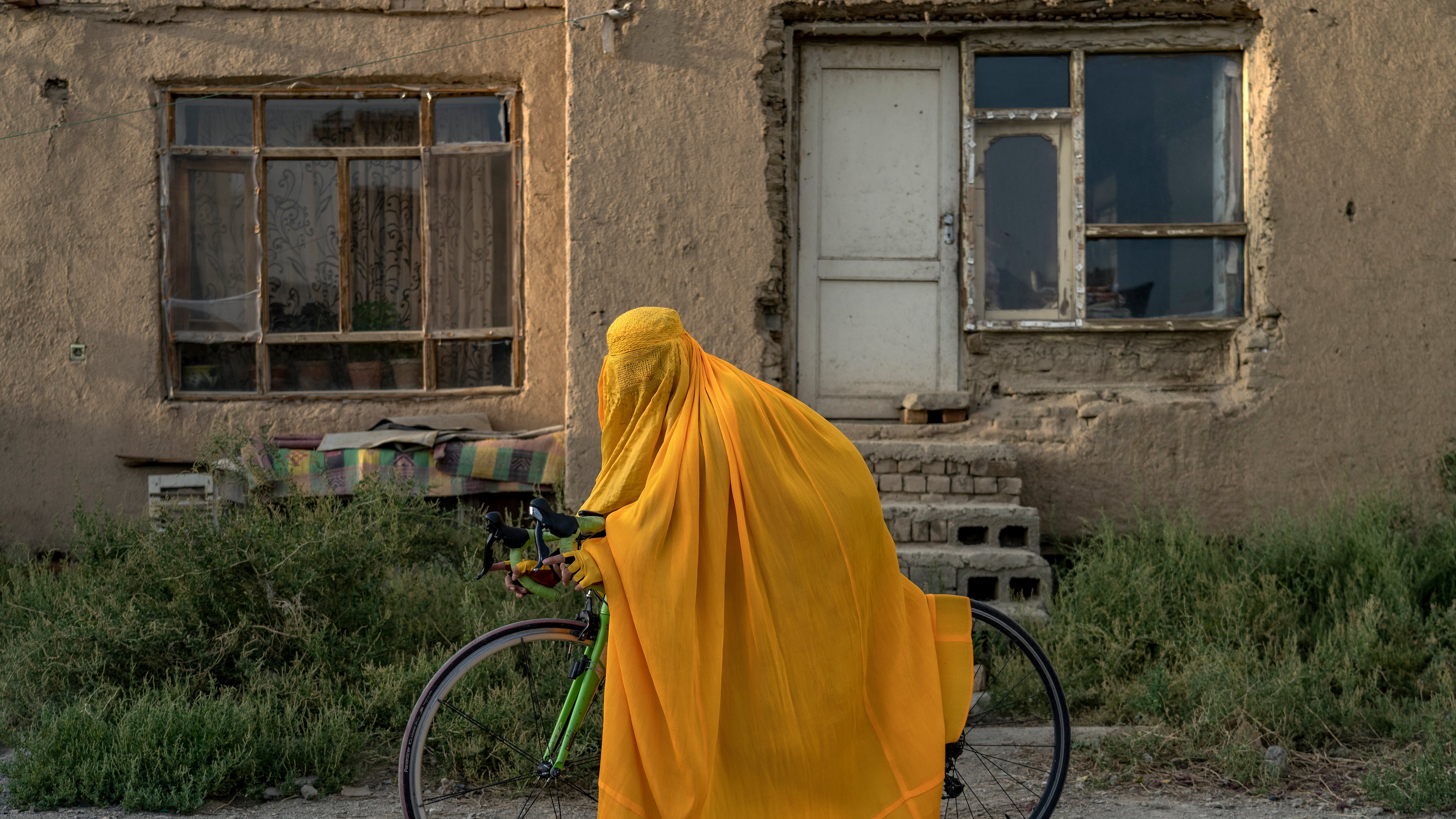 Las mujeres afganas sufren de muchas restricciones y gozan de escasos derechos humanos