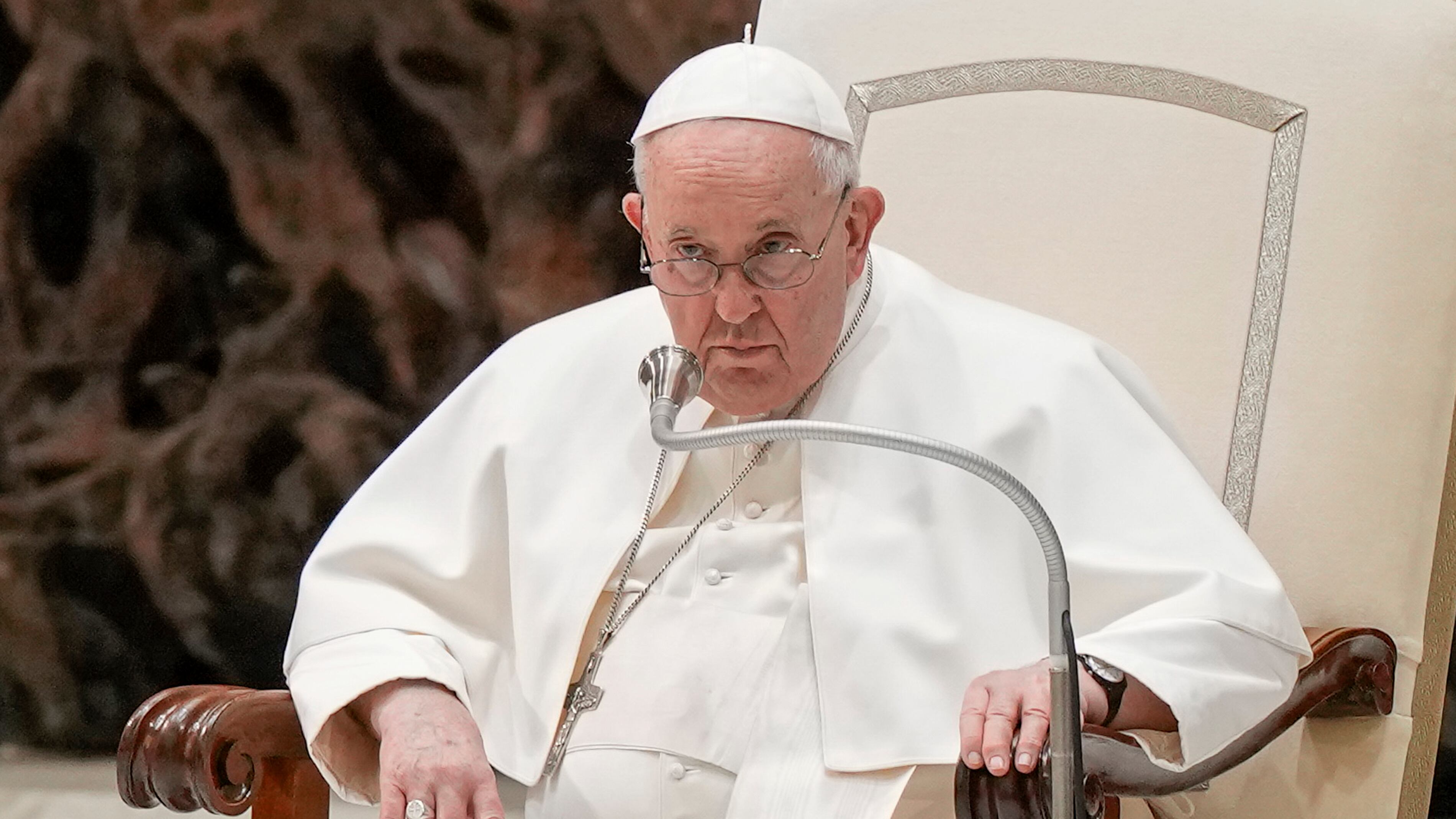 Papa Francisco aseguró que la violencia contra las mujeres es fruto de una cultura machista