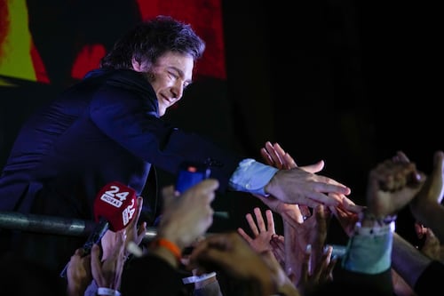 China se muestra feliz por el triunfo “de ultraderecha” en Argentina