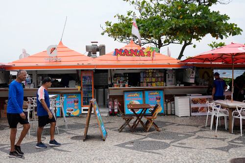 Tres médicos mueren tras ser baleados y uno resulta herido en un tiroteo en la playa
