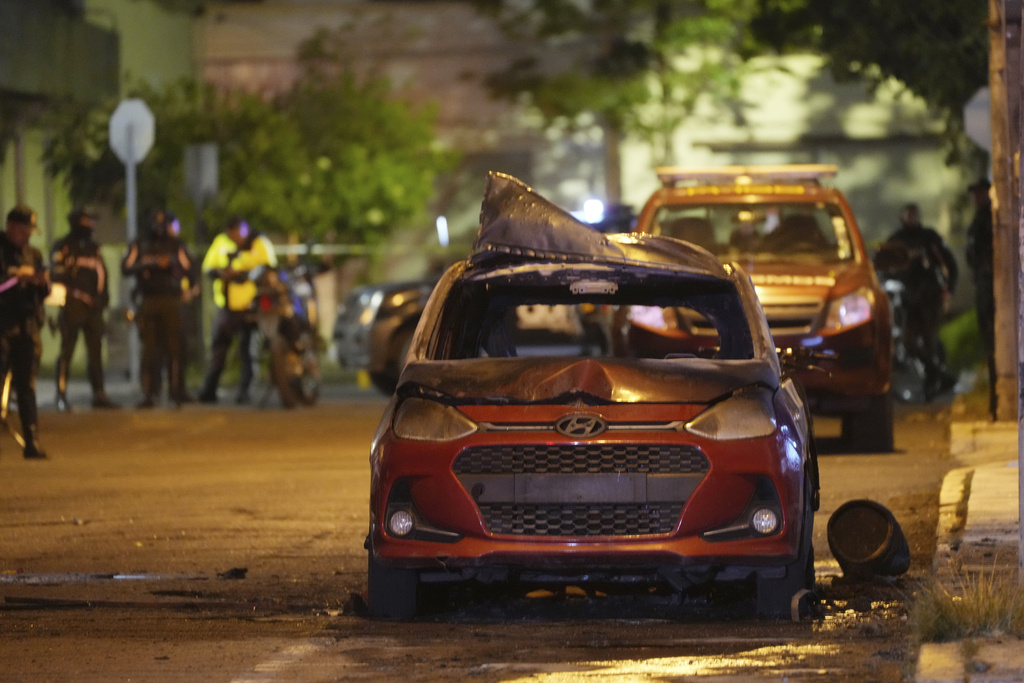 Ataques con coches bomba alertan la capital de Ecuador