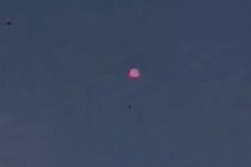 OVNI evita el aterrizaje de varios aviones en la localidad de Derbyshire, Inglaterra