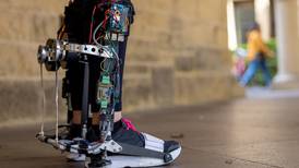 Científicos desarrollan unas botas que hacen que la persona camine más rápido
