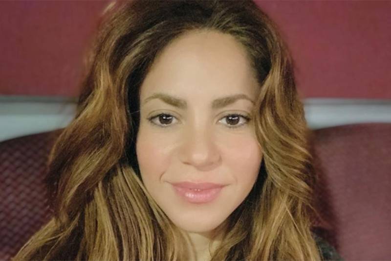 Shakira fue vista sin una gota de maquillaje en la tienda de regalos de un  hospital de Barcelona – Ferplei