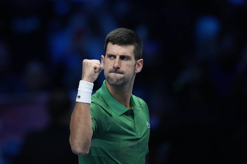 El serbio Novak Djokovic festeja tras vencer al griego Stefanos Tsitsipas en su partido de individuales de las ATP World Tour Finals, en la Pala Alpitour en Turín, Italia, 14 de noviembre de 2022.